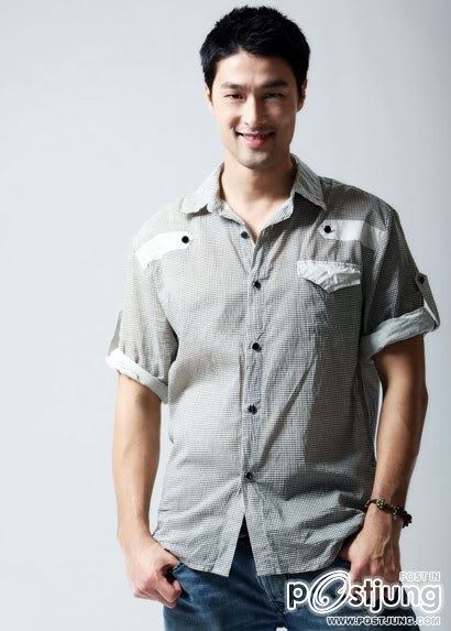 จอนนี่ เหงี๋ยนดาวร้ายหน้าหล่อกับมาดเท่ๆ