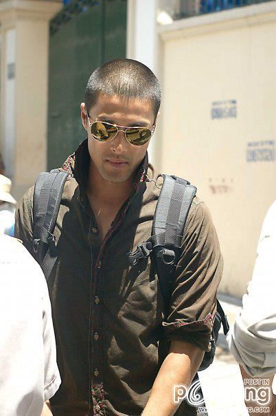 จอนนี่ เหงี๋ยนดาวร้ายหน้าหล่อกับมาดเท่ๆ