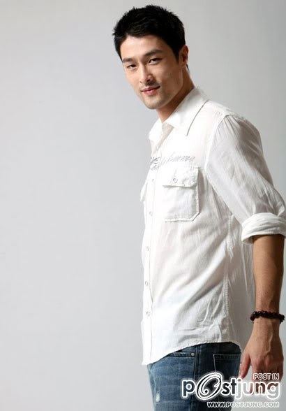 จอนนี่ เหงี๋ยนดาวร้ายหน้าหล่อกับมาดเท่ๆ