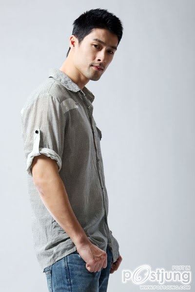 จอนนี่ เหงี๋ยนดาวร้ายหน้าหล่อกับมาดเท่ๆ