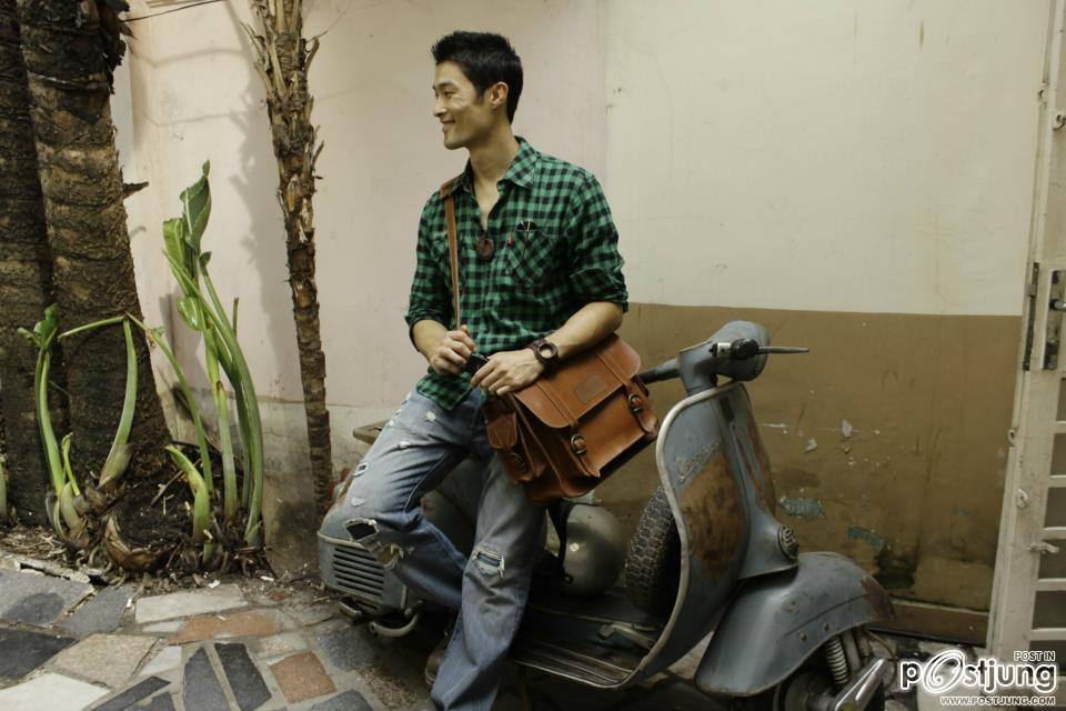 จอนนี่ เหงี๋ยนดาวร้ายหน้าหล่อกับมาดเท่ๆ