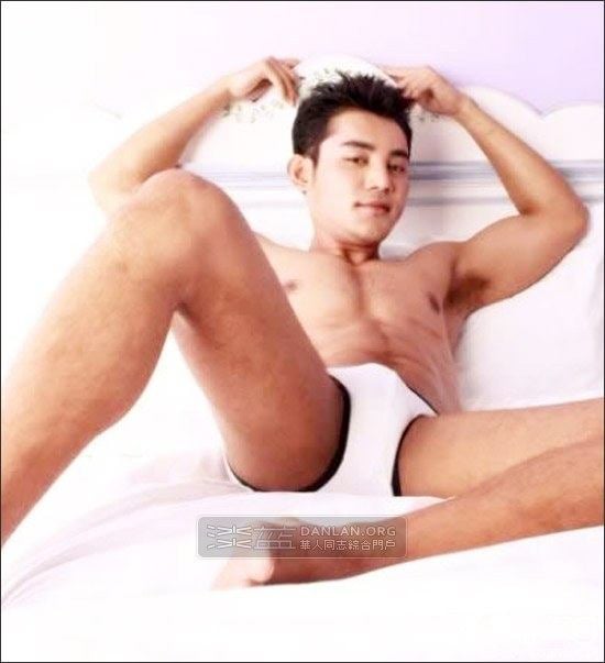 Sexy man in bed!!!