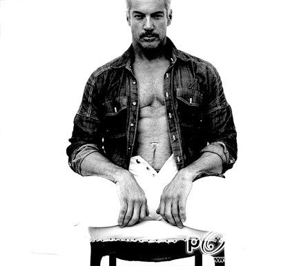 Rufskin : Black and White