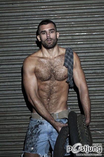 Maklon Barcaro for Revista Junior