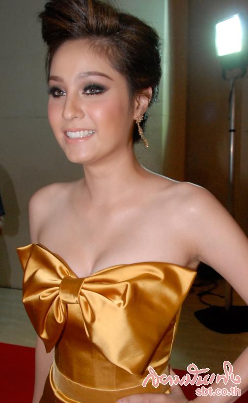 ขวัญ สวยผุดผ่อง เป็นยองไย