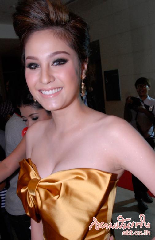 ขวัญ สวยผุดผ่อง เป็นยองไย