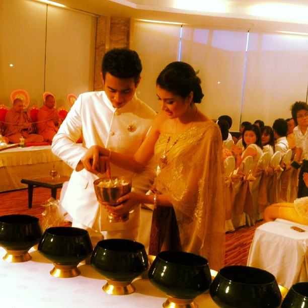 'มิกกี้'ปล่อยโฮหมั้น 'เพี๊ยซ'ยกขันหมาก10ล้านบาท