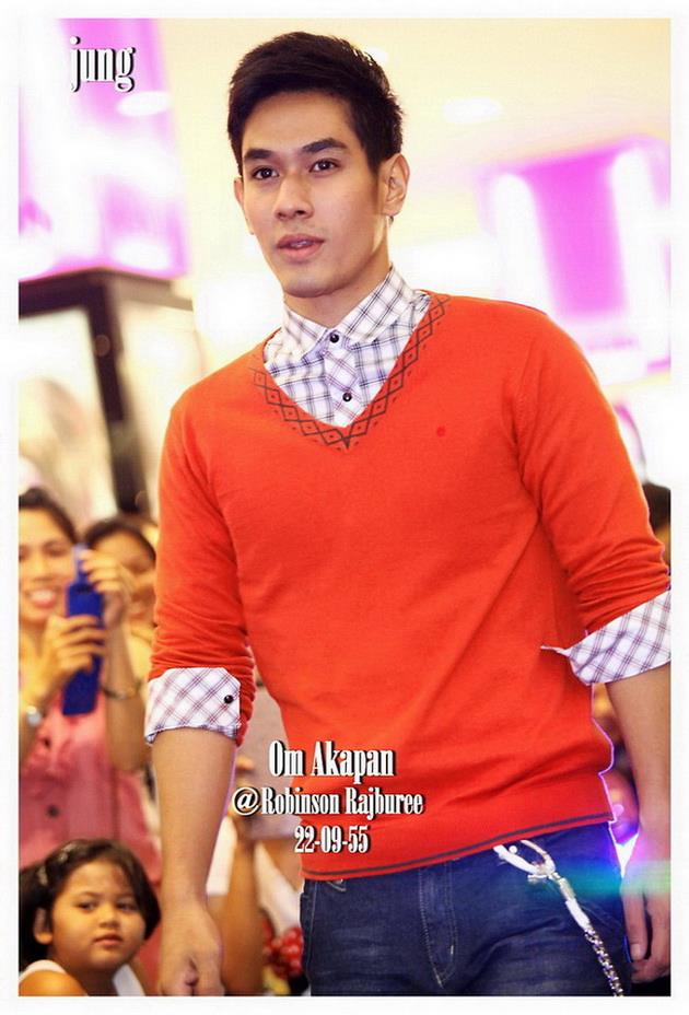 อ๋อม อรรคพันธ์  ใหญ่มาก