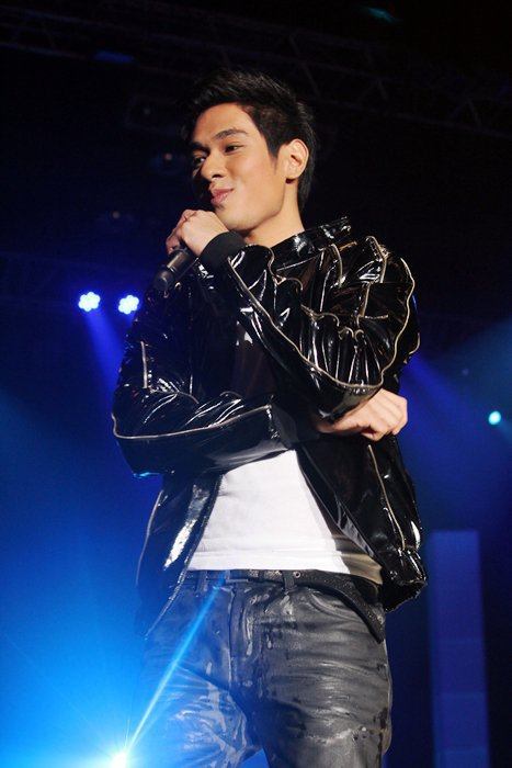 อ๋อม อรรคพันธ์  ใหญ่มาก