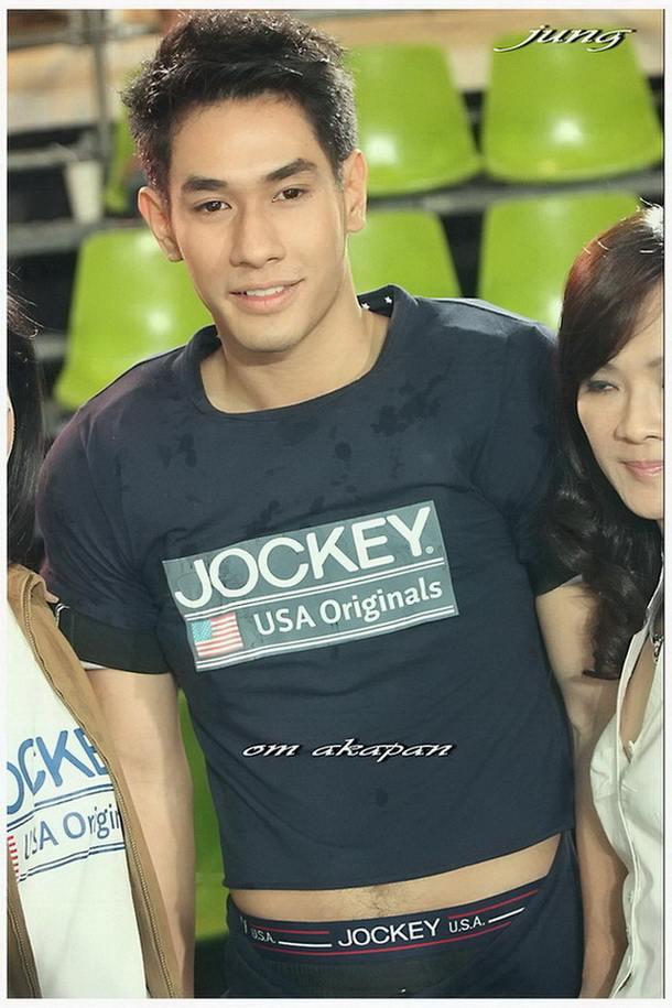 อ๋อม อรรคพันธ์  ใหญ่มาก