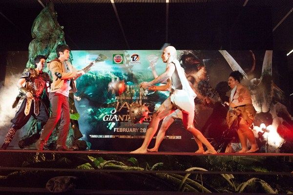 บอย ปกรณ์ กับ ขวัญ อุษามณี ในงานเปิดตัวภาพยนตร์ แจ๊คผู้สยบยักษ์ Jack the Giant Slayer