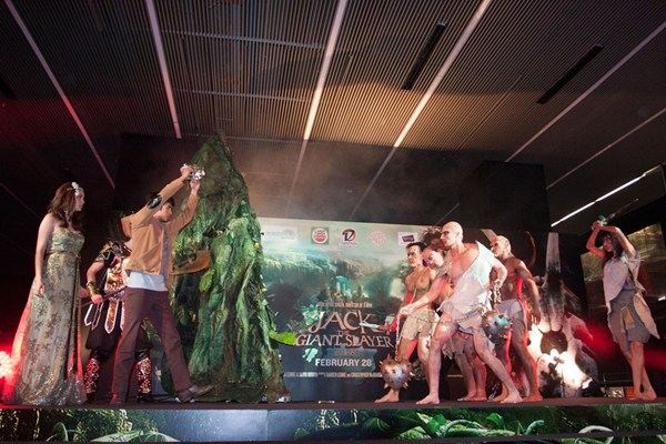 บอย ปกรณ์ กับ ขวัญ อุษามณี ในงานเปิดตัวภาพยนตร์ แจ๊คผู้สยบยักษ์ Jack the Giant Slayer