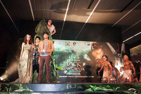 บอย ปกรณ์ กับ ขวัญ อุษามณี ในงานเปิดตัวภาพยนตร์ แจ๊คผู้สยบยักษ์ Jack the Giant Slayer