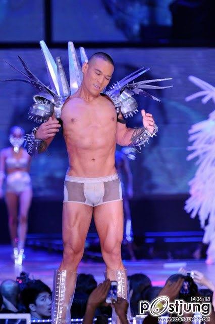 BENCH UNIVERSE: DENIM & UNDERWEAR SHOW 2012