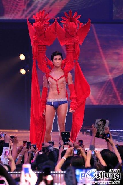 BENCH UNIVERSE: DENIM & UNDERWEAR SHOW 2012