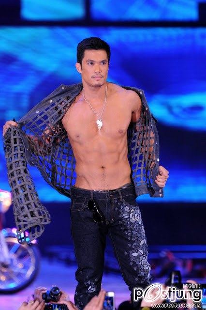 BENCH UNIVERSE: DENIM & UNDERWEAR SHOW 2012