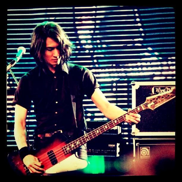 โบ๊ท นิธิศ มือเบสสุดเท่ จากวง THE YERS