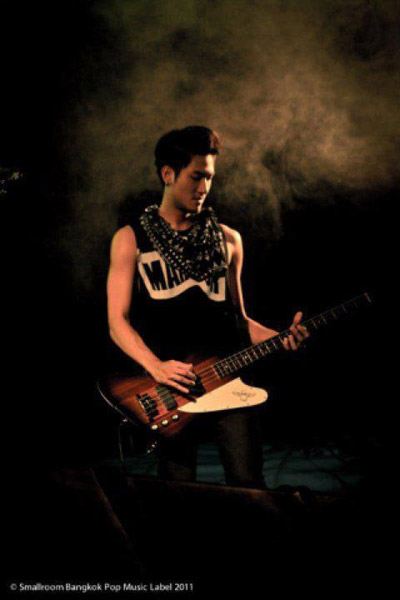 โบ๊ท นิธิศ มือเบสสุดเท่ จากวง THE YERS