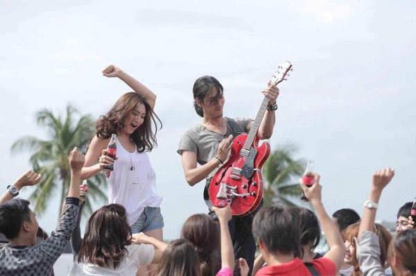 โบ๊ท นิธิศ มือเบสสุดเท่ จากวง THE YERS