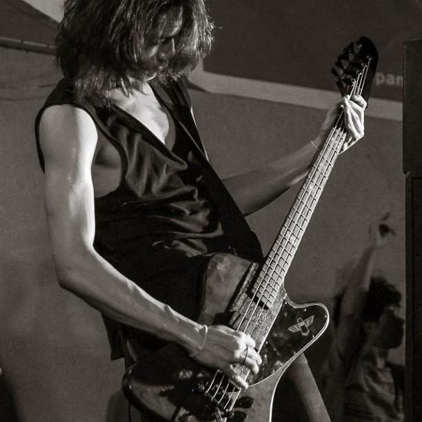 โบ๊ท นิธิศ มือเบสสุดเท่ จากวง THE YERS