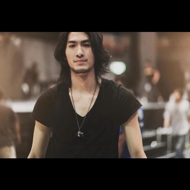 โบ๊ท นิธิศ มือเบสสุดเท่ จากวง THE YERS