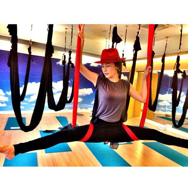 นุ่น วรนุช อวดลีลาเล่นโยคะสุดมั่น