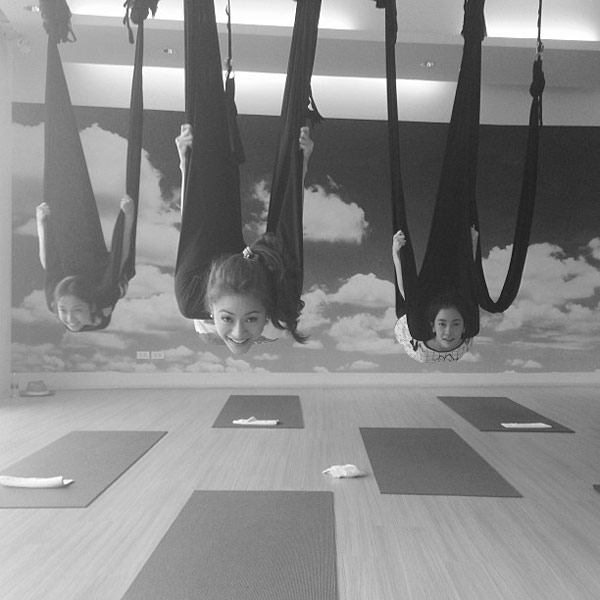 นุ่น วรนุช อวดลีลาเล่นโยคะสุดมั่น