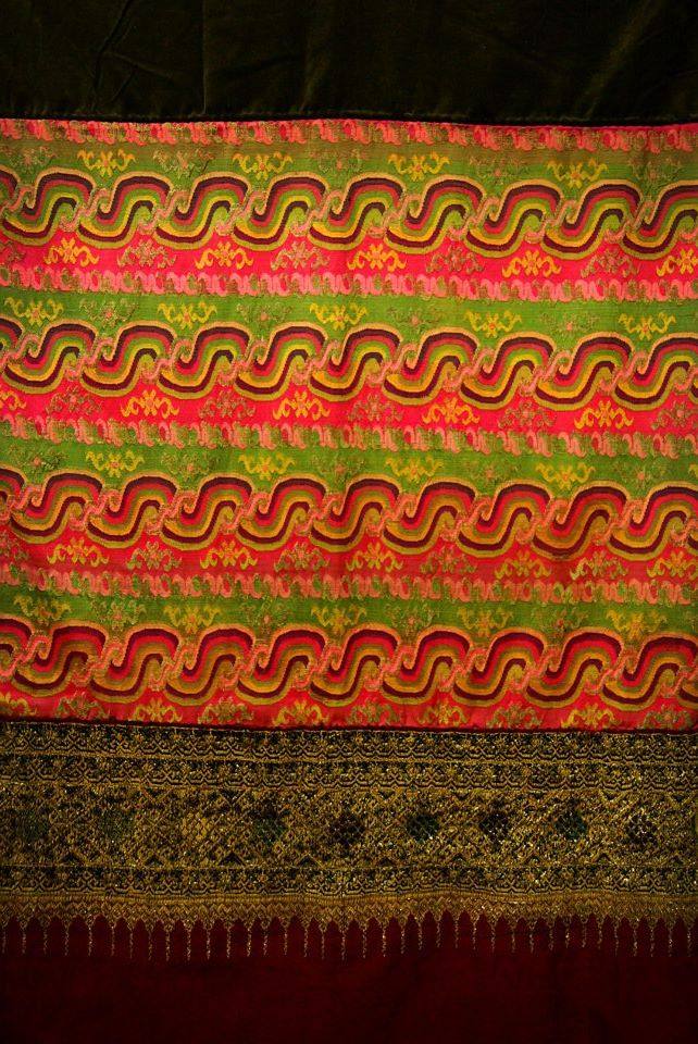 ชมพู่ อารยา งามสง่าในชุดผ้าถุงราชวงศ์ มันฑเลย์