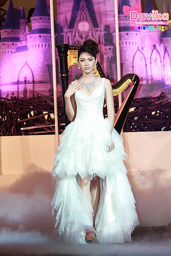 ใหม่ ดาวิกา หุ่นดีเวอร์