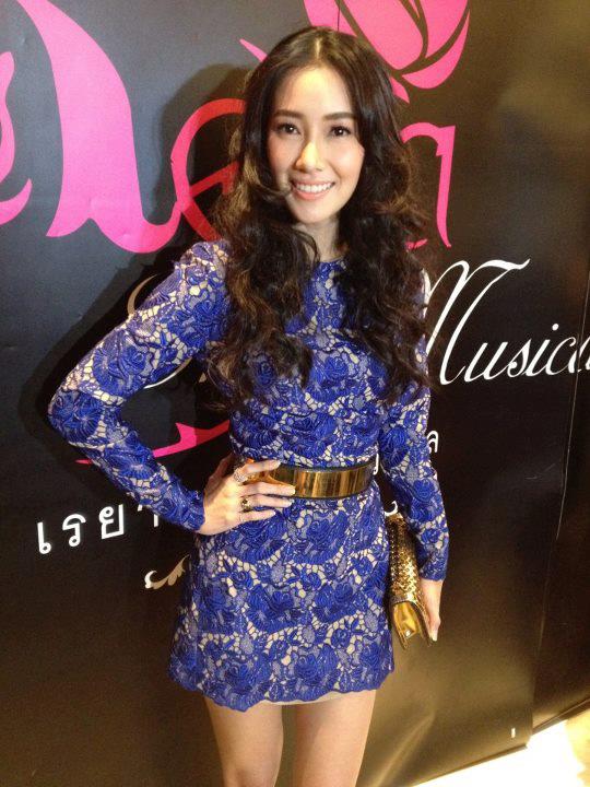 นุ่น วรนุช  กับชุดเป๊ะๆ