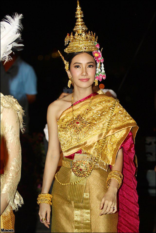 นุ่น วรนุช  กับชุดเป๊ะๆ