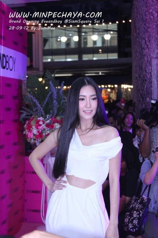 นุ่น วรนุช  กับชุดเป๊ะๆ