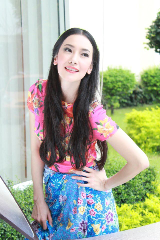 นุ่น วรนุช  กับชุดเป๊ะๆ