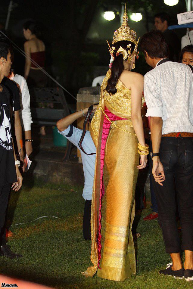 นุ่น วรนุช  กับชุดเป๊ะๆ