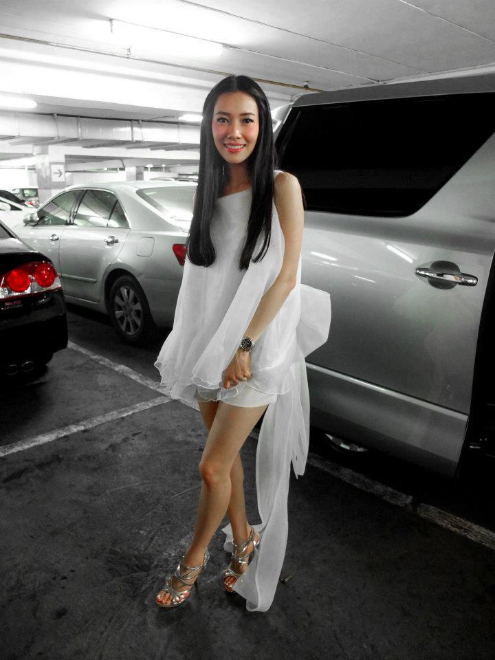 นุ่น วรนุช  กับชุดเป๊ะๆ