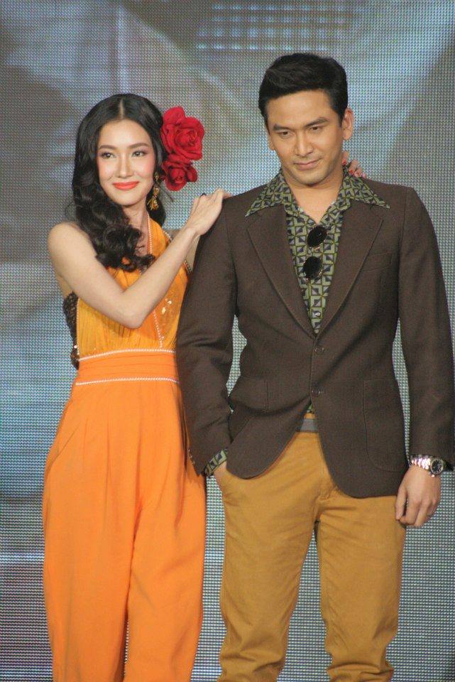 นุ่น วรนุช  กับชุดเป๊ะๆ