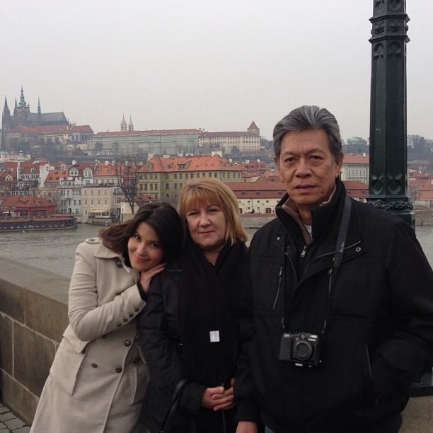 ธัญญ่า ควงแขนพ่อแม่ เที่ยวชมความงามในยุโรป