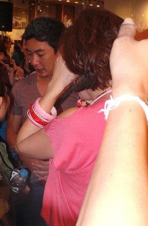 ชมภาพ “พลอย เฌอมาลย์”เป็นลม(อีกแล้ว) ชิ่งสื่อหนีกลับรอบสอง