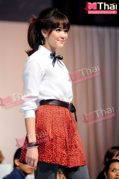 ชมพู่ เดินแบบ แบ๊วน่าร๊ากม๊ากก