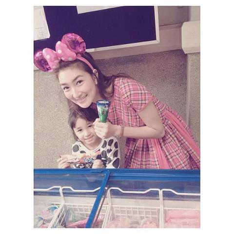 แพนเค้ก เขมนิจ ในลุคน่ารักๆ