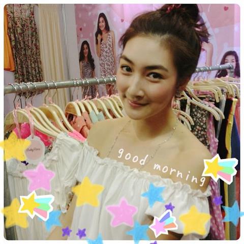 แพนเค้ก เขมนิจ ในลุคน่ารักๆ