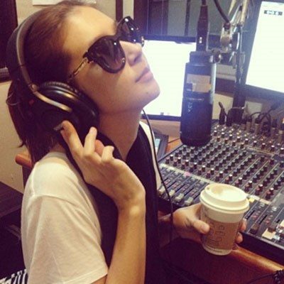 อินเลิฟจัด เอมี่ โชว์สวีท ซี เย้ยมือที่ 3