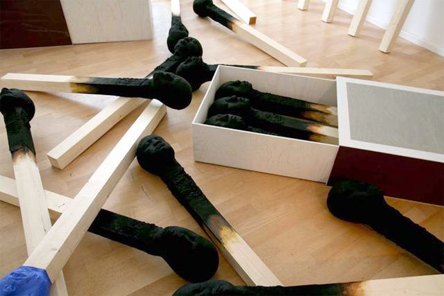 ศิลปะจากไม้ขีดไฟ เผาไม้ขีดให้เป็น รูปหัวคน อย่างเทพเลย