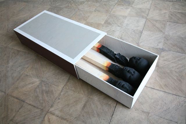 ศิลปะจากไม้ขีดไฟ เผาไม้ขีดให้เป็น รูปหัวคน อย่างเทพเลย