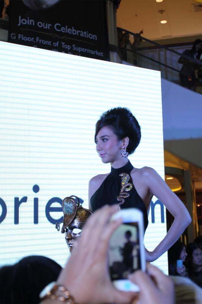 นางพญาผู้เลอโฉม ในงาน C2 accessories.com