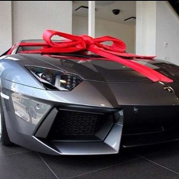 กระแต อาร์สยาม อวดภาพรถแลมบอร์กินีสุดหรู