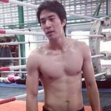 ซัน ประชากร ตี๋ หล่อ สุดฮอต