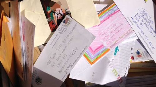 เคลียร์วุ่น! พบจดหมายแฟนคลับ Taylor Swift ถูกทิ้งอื้อ ทั้งที่ยังไม่เปิดอ่าน