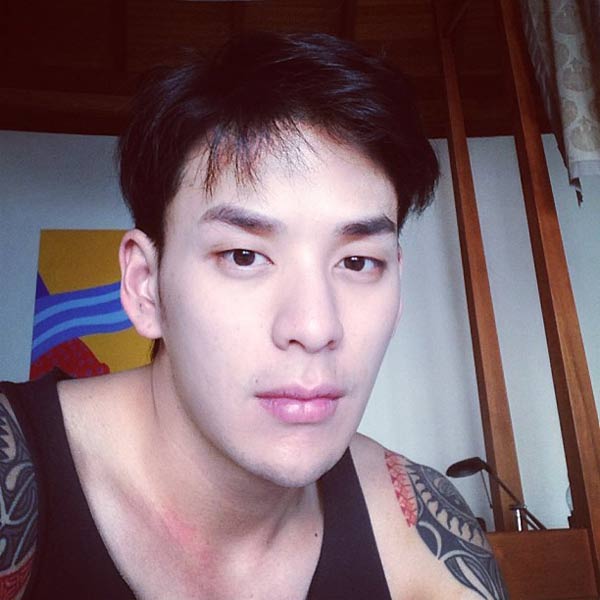 อุ๊ยตาย! แทค ภรัญยู อวดหุ่นสุดล่ำในชุดบิกินี่ตัวจิ๋ว