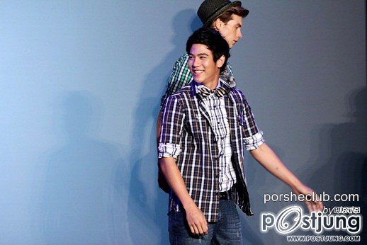 พอร์ซ...ใส่เสื้อลายได้ไฮโซมากๆ  บ่องต่ง